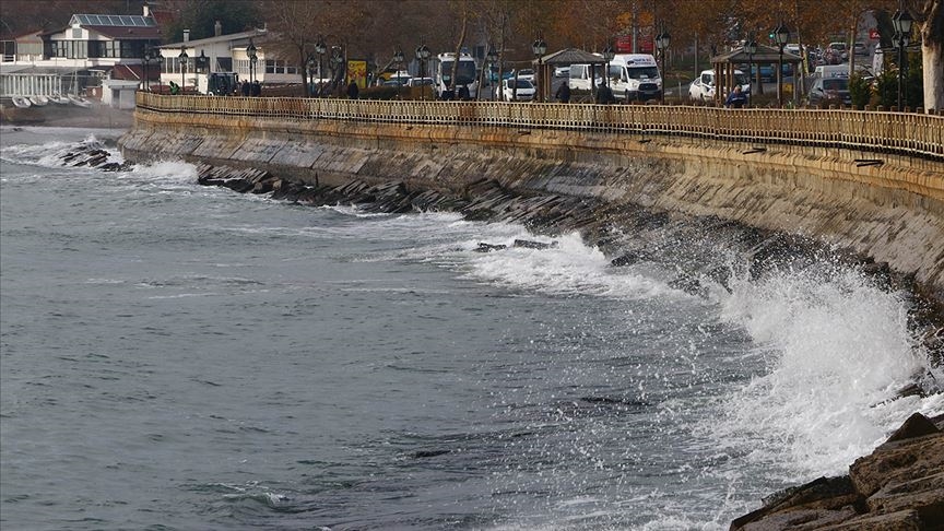 Marmara Denizi'nde poyraz etkisini srdryor