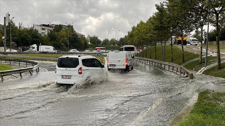 stanbul'da gk grltl saanak etkili oluyor